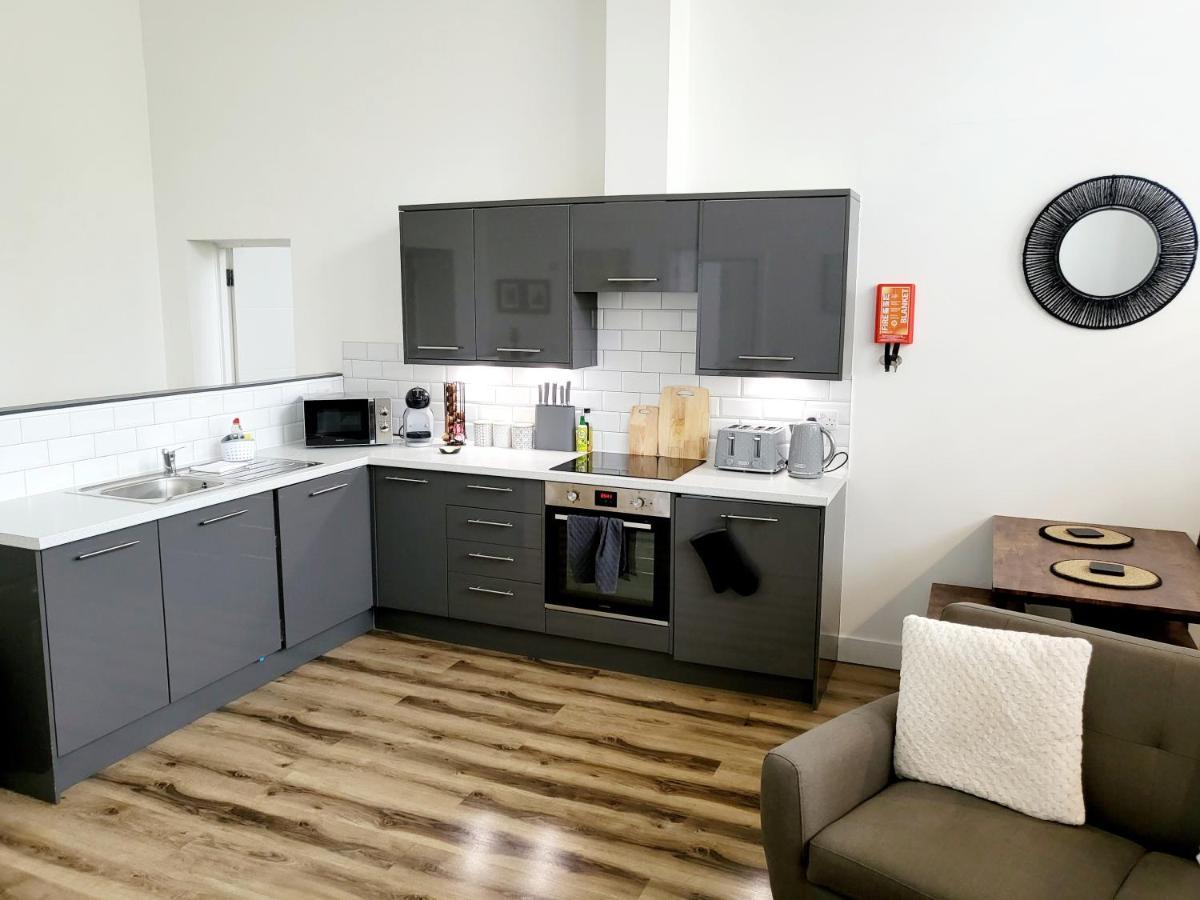 Апартаменты Burkhardt Hall- Parking Included- Sleeps 4 Суиндон Экстерьер фото